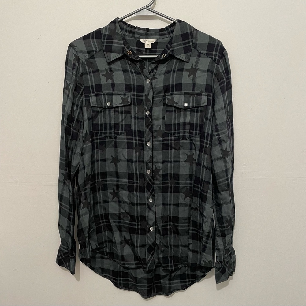 Cato Plaid Button Up Stars Green Black Women’s Medium Long Sleeve Thin Blouse